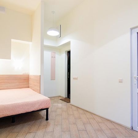 Mini Apartments On Roppoporta 7A-2 ลวีฟ ภายนอก รูปภาพ
